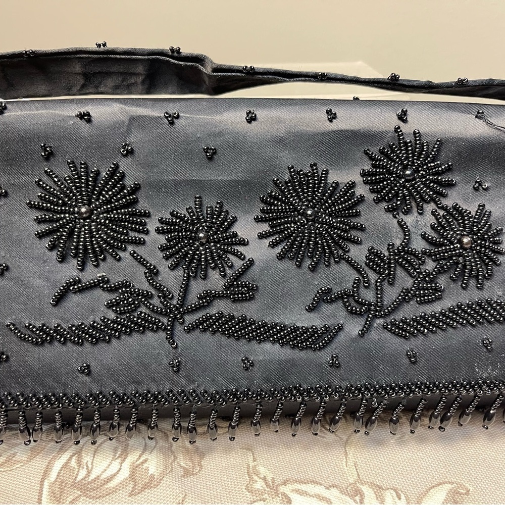 Elegant Black Beaded Clutch - Picture 2 of 8